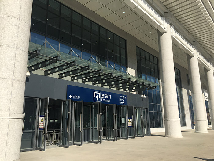 全國、省市政協(xié)委員體驗蘭渝鐵路、視察階州廣場