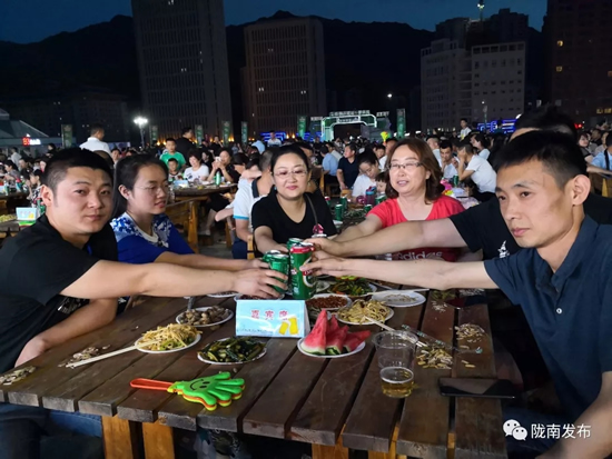 好嗨喲！隴南第一屆青島啤酒節(jié)開(kāi)幕啦，為期8天