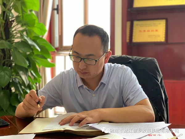 市龍江集團(tuán)“不忘初心、牢記使命”主題教育讀書班舉行結(jié)班式