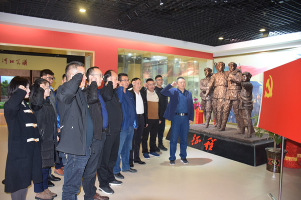 市龍江集團開展“不忘初心、牢記使命”主題黨日活動